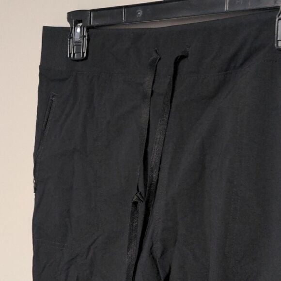 Marika Cropped Black Active Pants - Picture 2 of 7